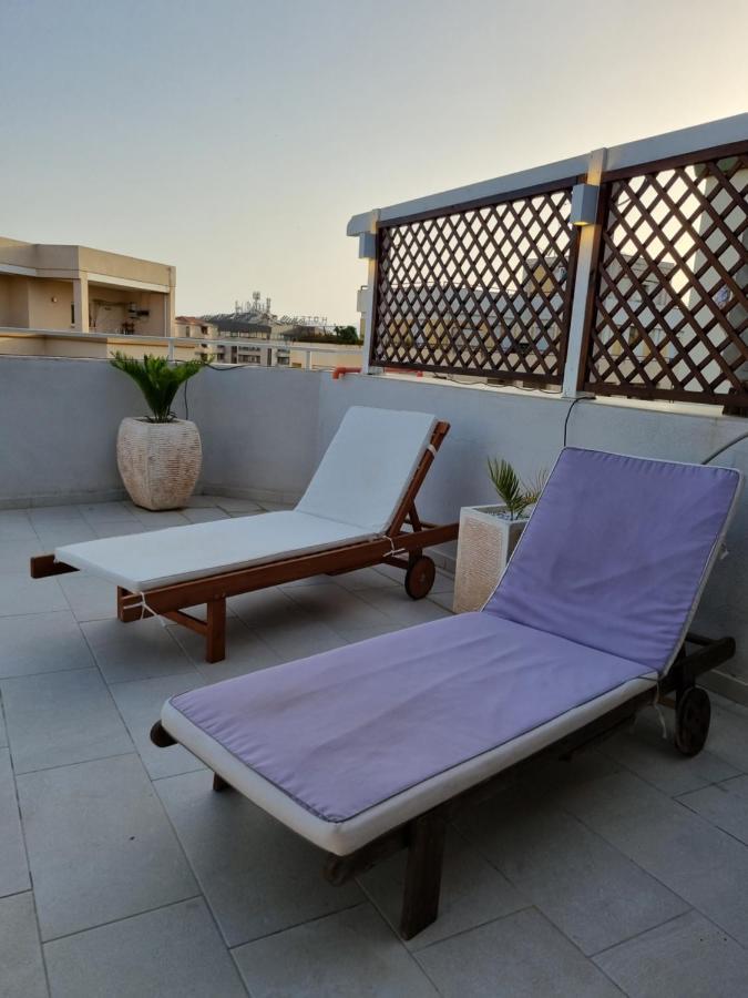 Attico Via Della Pineta 5 Minuti Dal Mare Appartement *