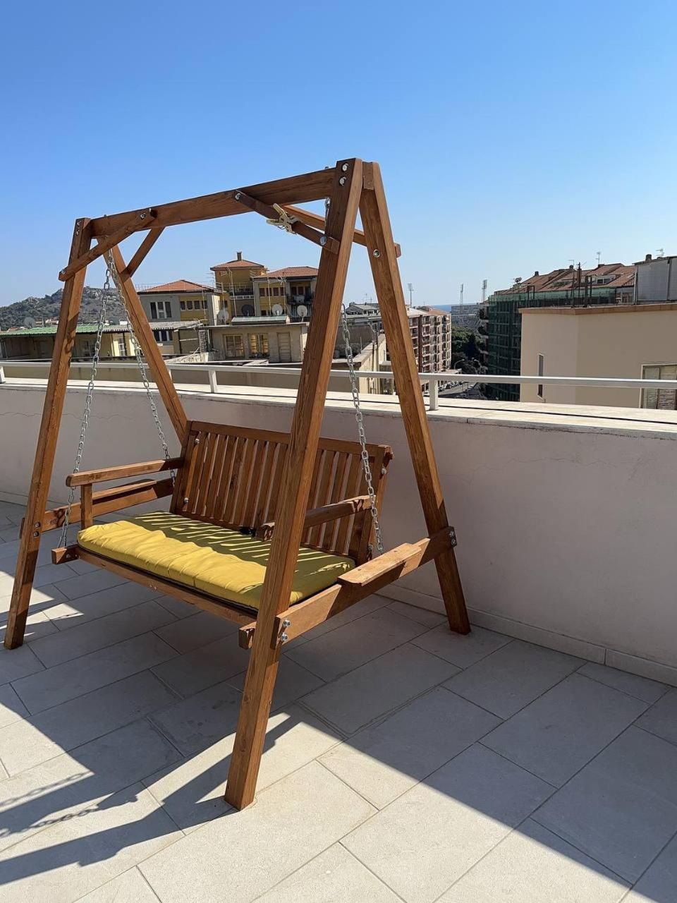 Attico Via Della Pineta 5 Minuti Dal Mare Appartement *